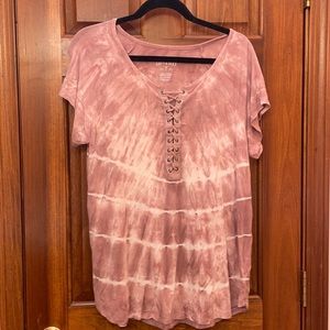 American Eagle woman’s XL lace up tee